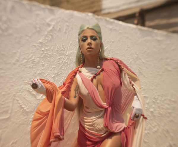 Lady Gaga, arriva in radio il nuovo singolo “911”