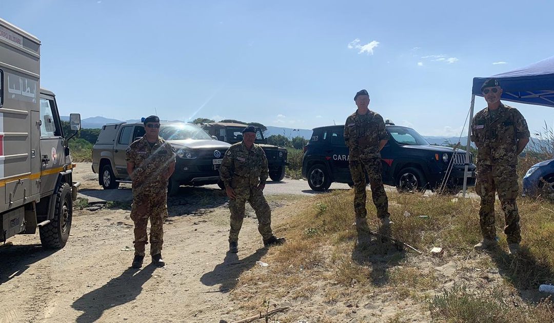 La mina messa in sicurezza sulla spiaggia