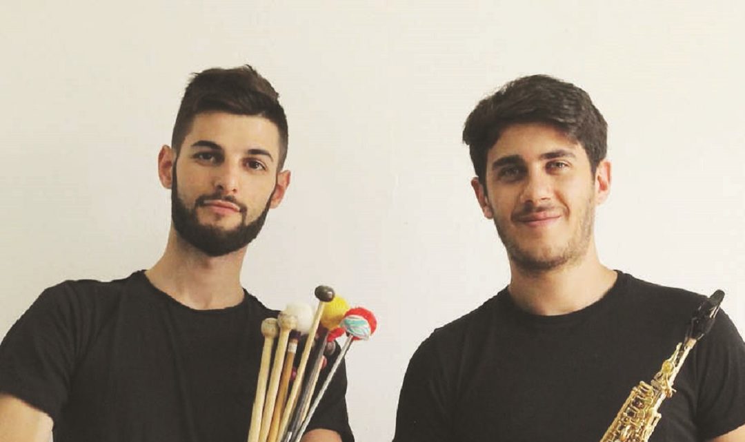 Il Duo Dubois, composto da Alberto Cavallaro (sax) e Federico Tramontana (percussioni)