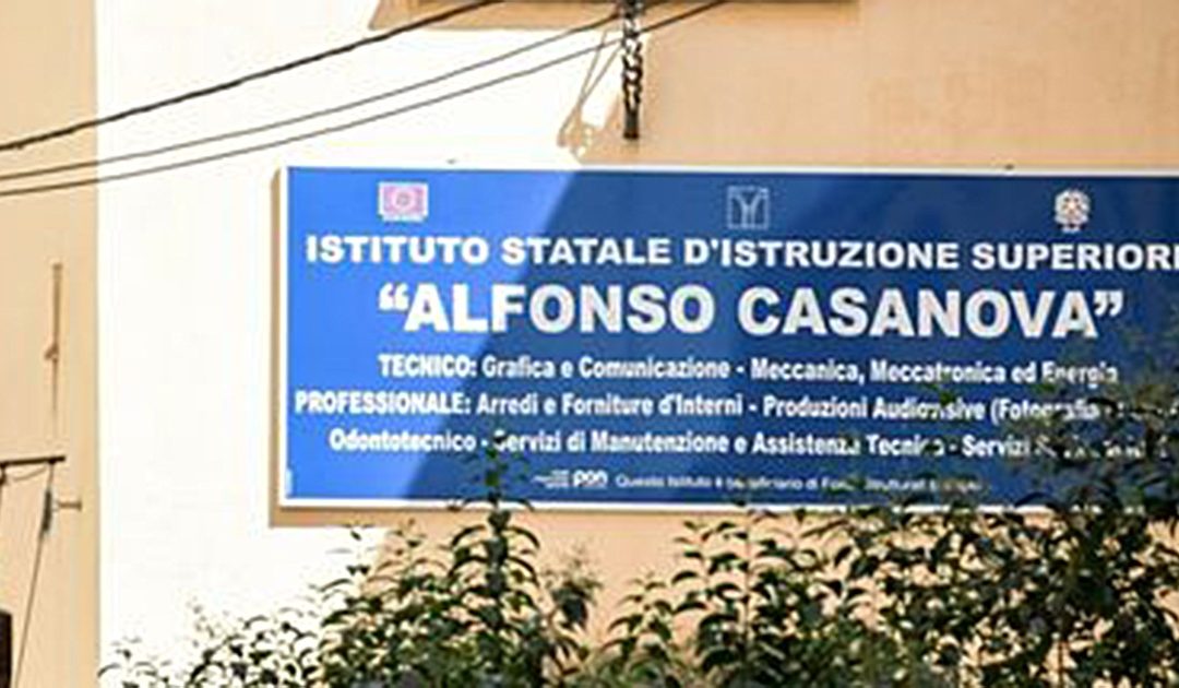 A Napoli, studenti falegnami per fare i banchi monoposto