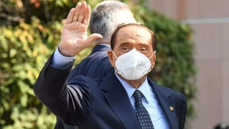 Berlusconi ha la leucemia ma migliora e chiama i vertici di Fi, Meloni e Salvini