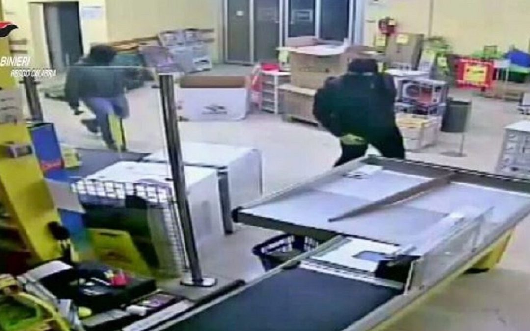 La "Banda del buco" in azione in un'azienda