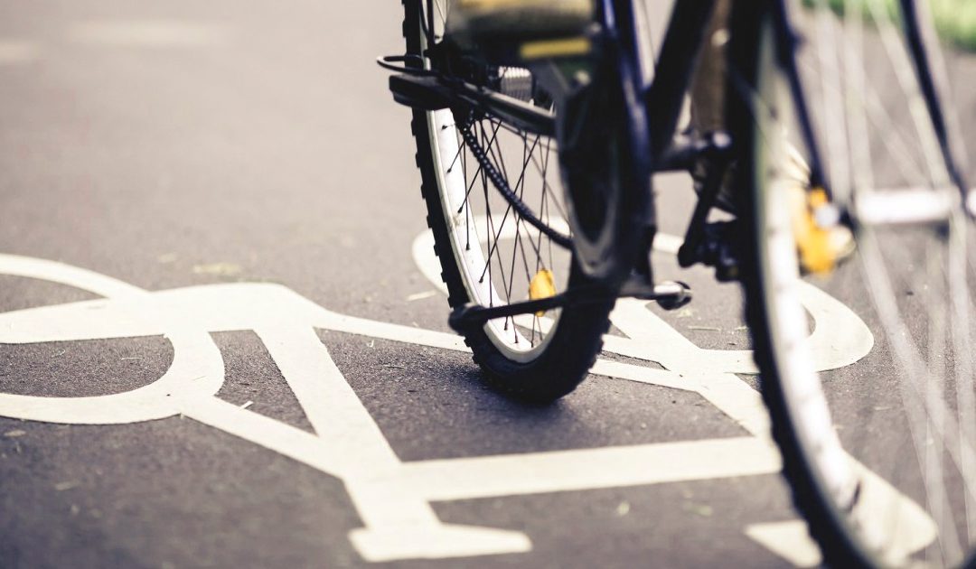 Vibo, niente bus per bimbo disabile: a scuola ci va in bici