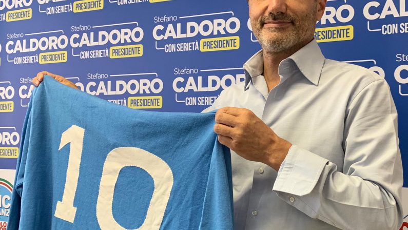 Caldoro a De Laurentiis "Io tifo Napoli, a differenza tua e di De Luca, e voglio una squadra più forte"