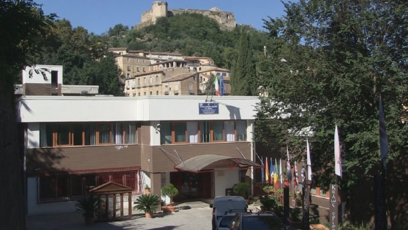 Coronavirus, appello del preside del liceo "Telesio" di Cosenza alla scuola: «Vaccinatevi»