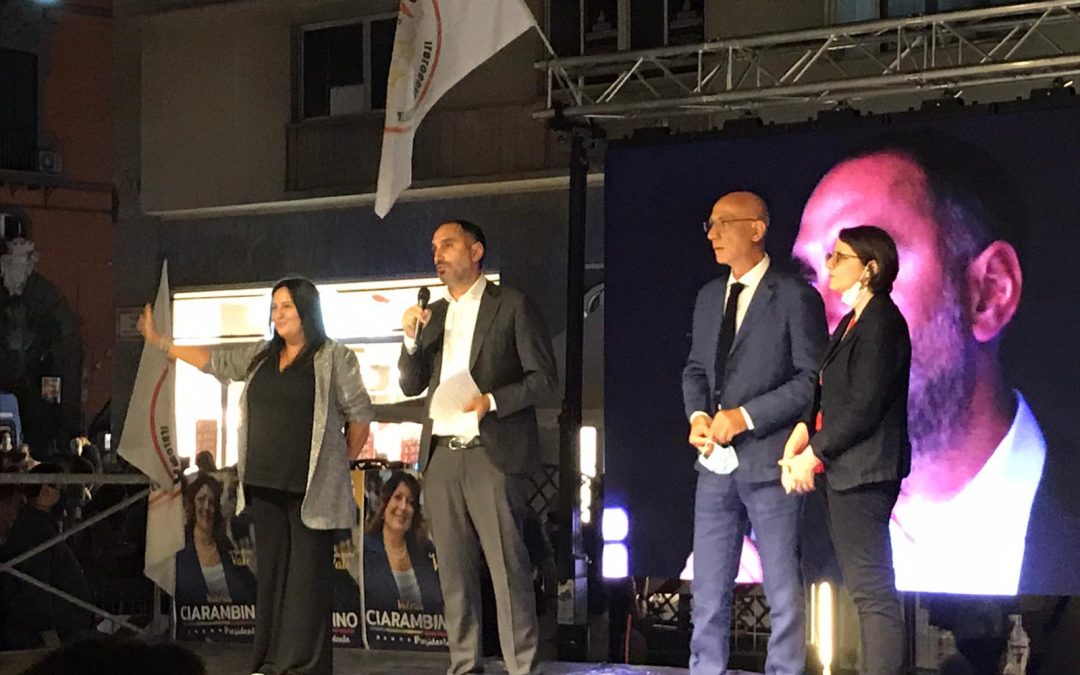 Regionali, i candidati irpini sul palco di Napoli con i big del Movimento 5 Stelle