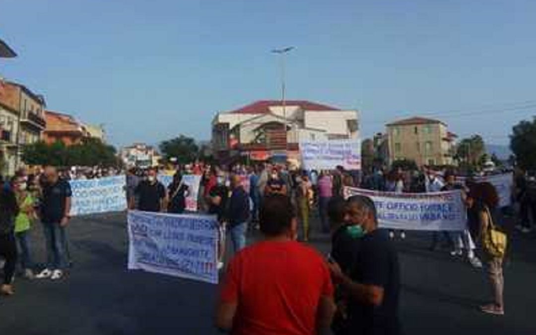 I manifestanti a Corigliano Rossano
