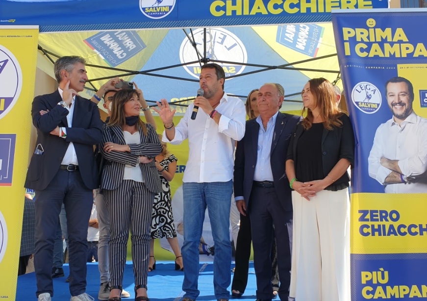 Salvini a De Luca: lascia il centro di Napoli e vieni in Irpinia