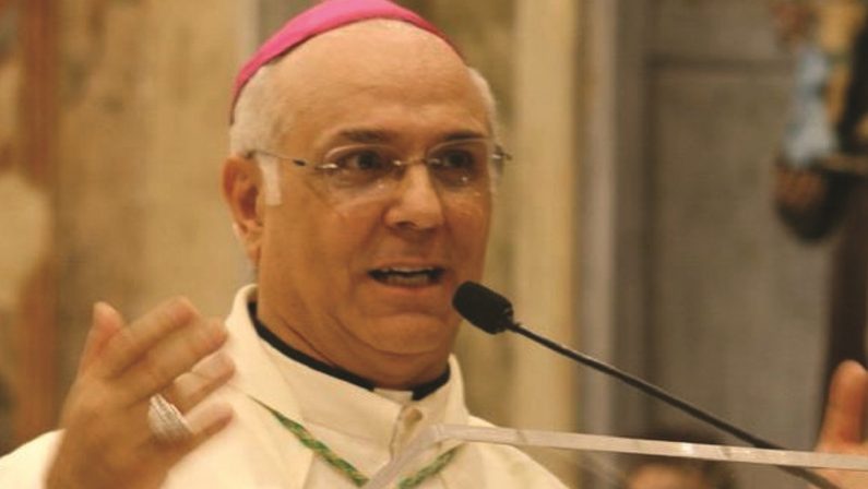 L'arcivescovo di Catanzaro-Squillace lascia l'incarico a due mesi dalla scadenza naturale