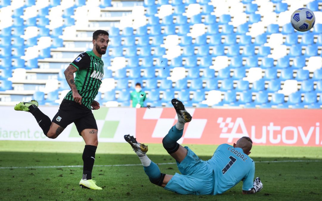 Sassuolo-Crotone 4-1, neroverdi in vetta alla serie A