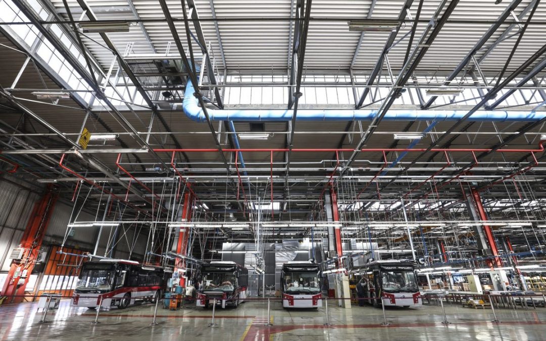 Industria, Istat “Segnali confortanti da ordinativi ed export”