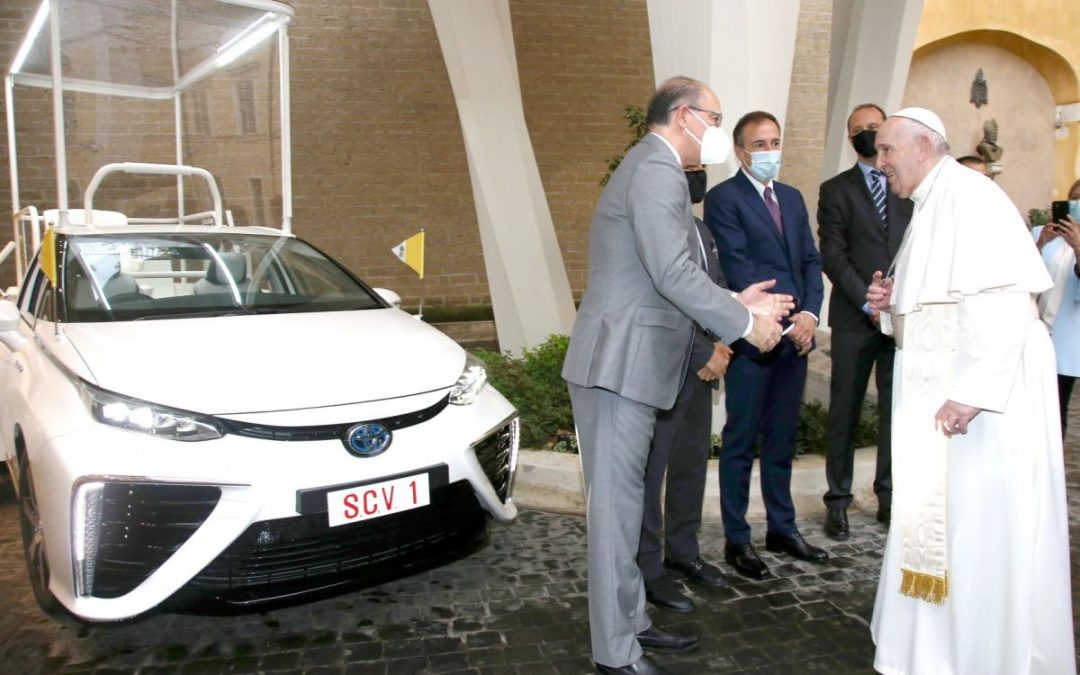 Toyota. Una “Papamobile” ad idrogeno per il Santo Padre
