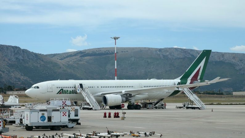 Alitalia, firmato il decreto per la Newco