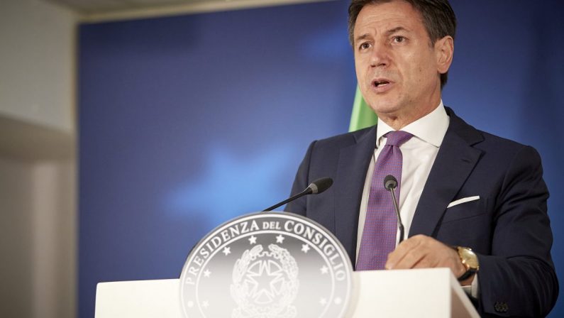 Coronavirus, Conte “Chiudere le scuole non è la soluzione migliore”