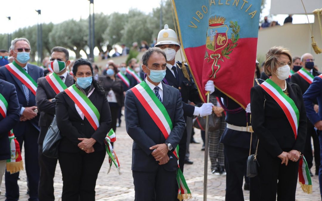 Santelli, sindaci con fascia tricolore per l’ultimo saluto
