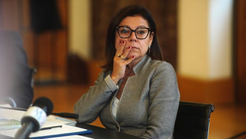Coronavirus, De Micheli “Il coprifuoco non ci sarà”