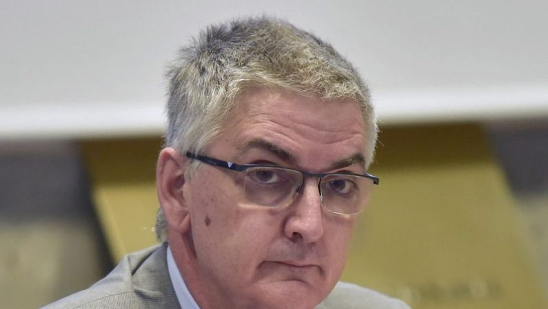 Brusaferro “Pandemia non è fuori controllo, limitare vita sociale”