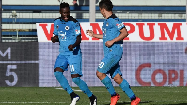 Il Parma rimonta due gol e pareggia 2-2 contro lo Spezia