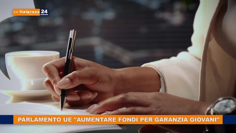Parlamento Ue “Aumentare fondi per garanzia giovani”