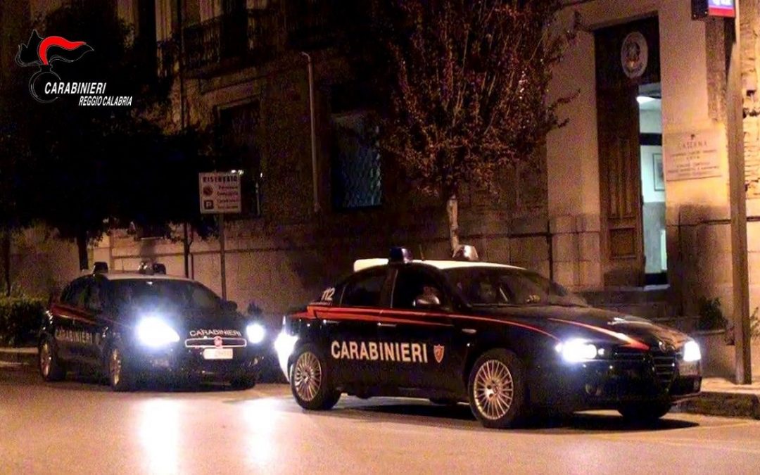 Femminicidio nel Reggino: uccide la moglie con un’ascia e chiama i carabinieri