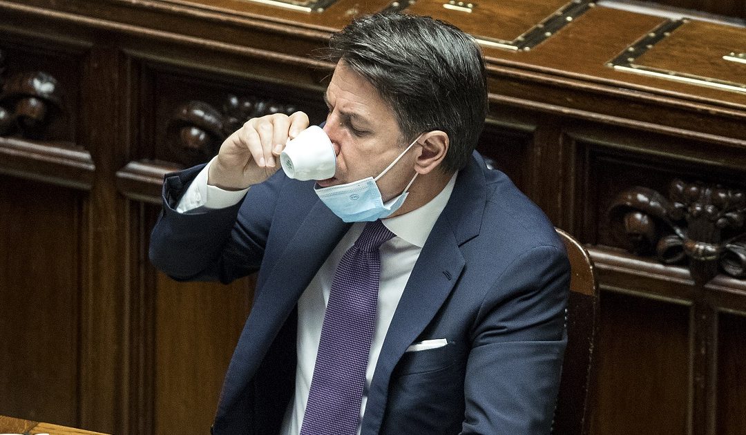 Un caffè per il presidente del Consiglio Giuseppe Conte in Senato