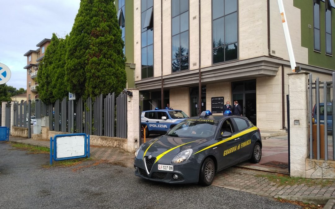 Estorsioni alle ditte per la raccolta dei rifiuti a Vibo Valentia, cinque arresti