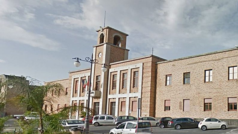 Lavori alla rete idrica di Vibo Valentia, il sindaco chiude le scuole di ogni ordine e grado