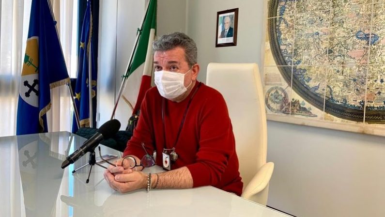 Coronavirus, il lavoro di Spirlì e l'ordinanza restrittiva per la Calabria: «Vi prego di rispettarla»