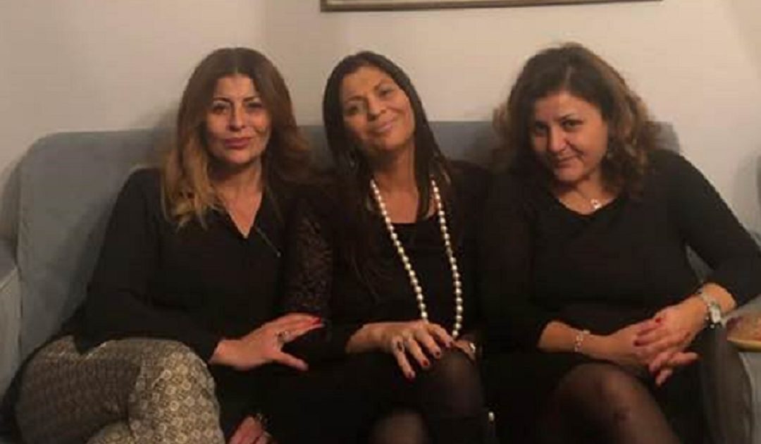 Paola, Jole e Roberta Santelli nella foto pubblicata su Facebook da Paola Santelli