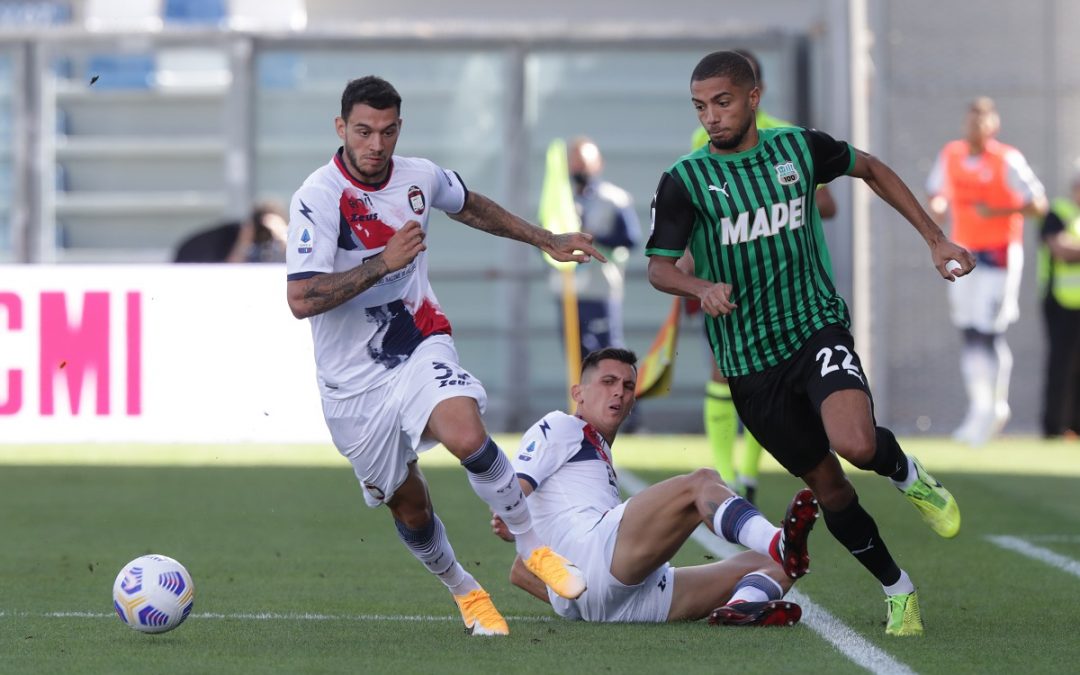 Duello in velocità tra Jeremy Toljan e Pedro Pereira