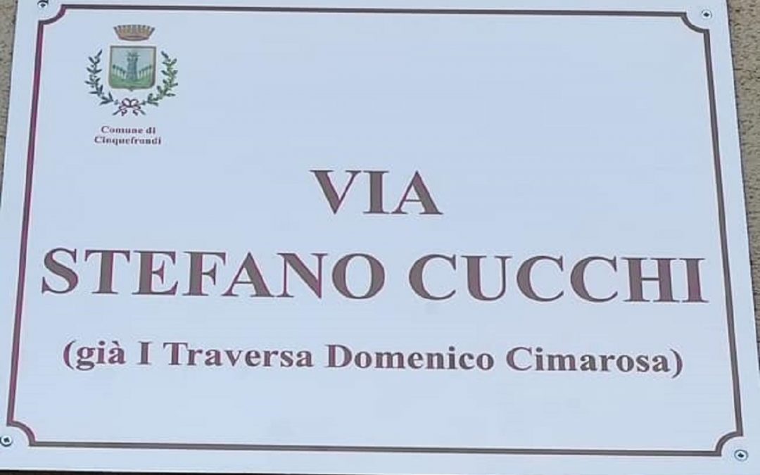 La targa affissa sulla nuova via Stefano Cucchi a Cinquefrondi