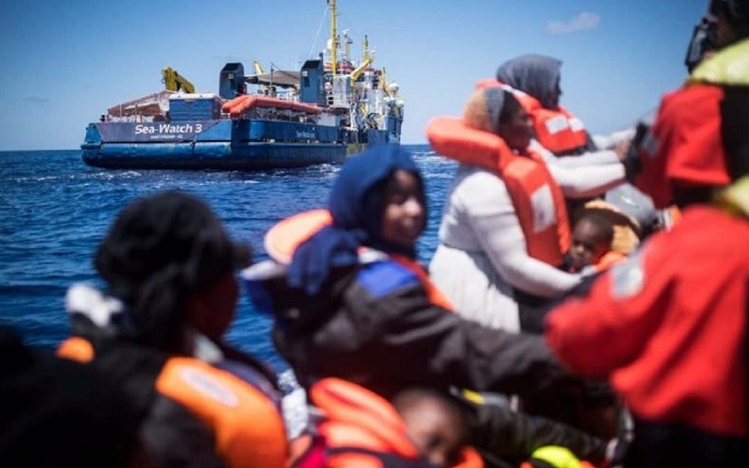 Il soccorso di alcuni migranti nel Mediterraneo