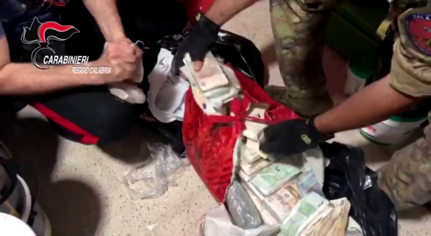 Uno dei sequestri di droga nel porto di Gioia Tauro