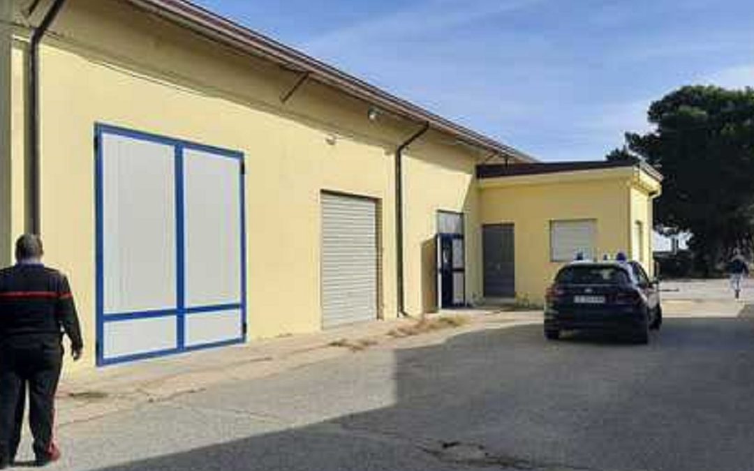 Il sopralluogo dei carabinieri nella sede della Protezione civile