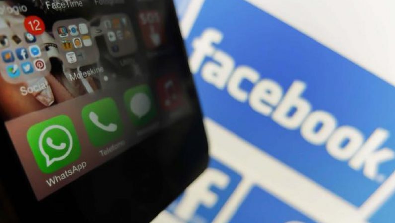 Crollo improvviso di Facebook, WhatsApp e Instagram: social in tilt