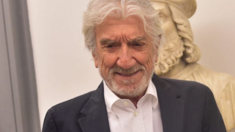 Proietti, compie 80 anni il “Mandrake” che fa ridere l’Italia