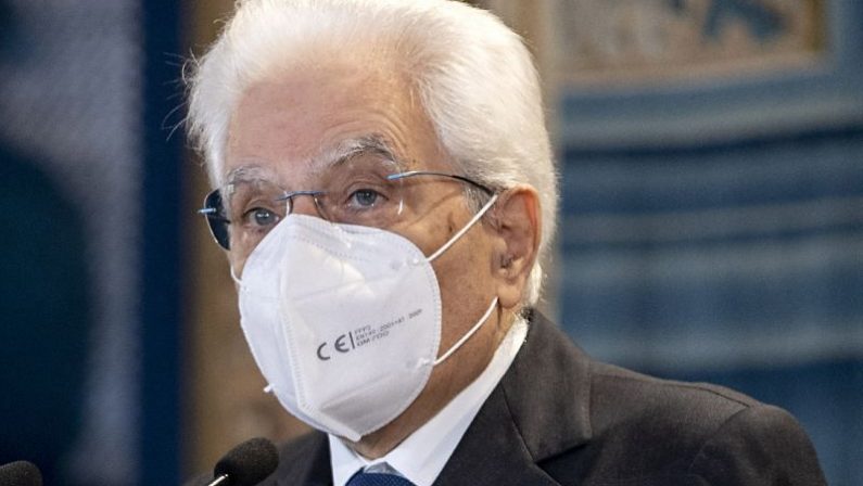 Mattarella “Dalle forze armate aiuto enorme contro il Covid”