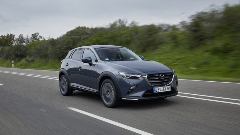 Mazda, stile rinnovato e nuove tecnologie per il crossover CX-3