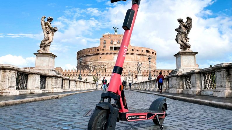 A Roma gratis l’uso dei monopattini “Voi” per gli operatori sanitari