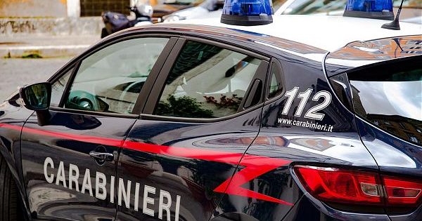 Ruba un furgone e chiede denaro per la restituzione, arrestato un 24enne di Cosenza