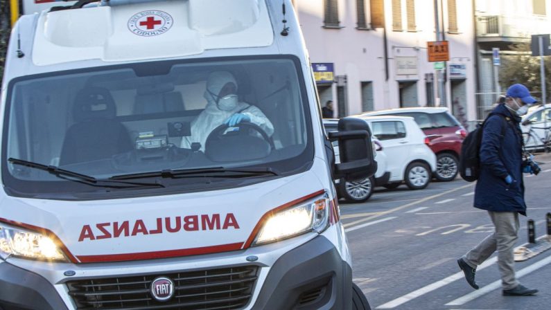 Lamezia Terme, ambulanza senza medico a bordo da tre giorni