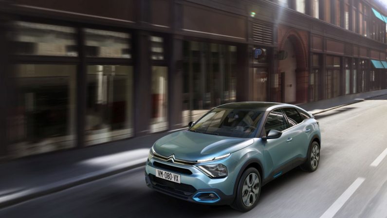 Citroèn è-C4 offre di serie il cavo per la ricarica da 22 kW