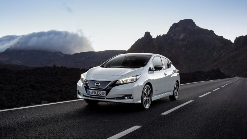 Nissan Leaf festeggia 10 anni di mobilità elettrica