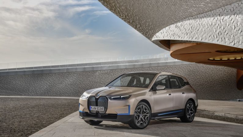 Primo sguardo sulla futura BMW iX