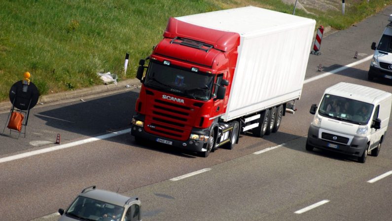 Anita “Garantire il ristoro agli autisti dei Tir fuori dalle autostrade”