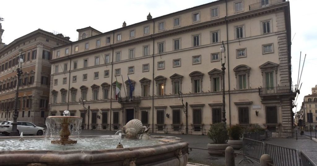 IL GOVERNO E LA BUROCRAZIA – Oltre il 50% dei decreti attuativi relativi a questa legislatura ancora non esiste