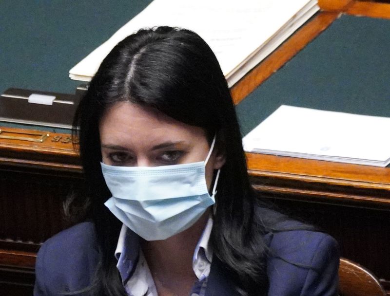 Azzolina “La scuola non causa un aumento dei contagi, rientro graduale”