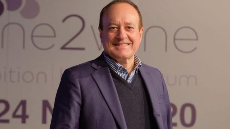 Mantovani “Ok piano annunciato da Bellanova, Vinitaly farà la sua parte”