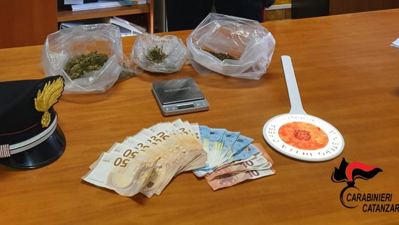 Catanzaro, nascondeva droga in casa, arrestato 26enne