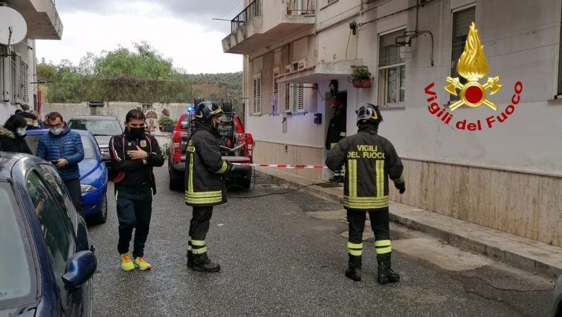 Incendio in un'abitazione a Catanzaro, trovato morto un uomo